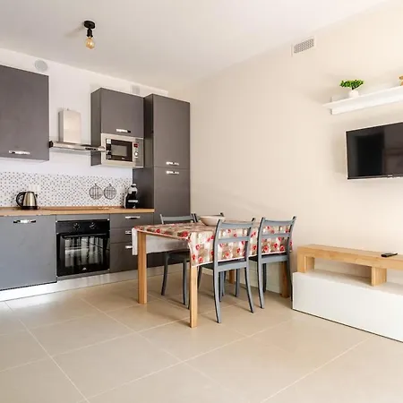 New Bamboo Airport Trade Fair Apartment